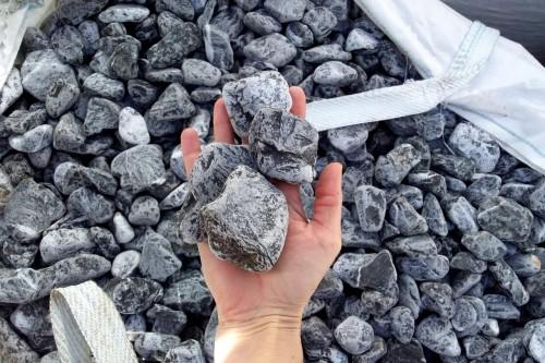 Щебень галтованый черный (мрамор) фр. 40-70 мм.